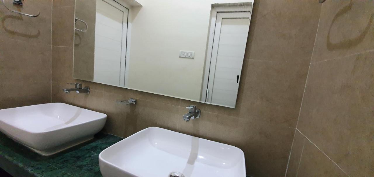 Shree Suites Kuttalam  Luaran gambar